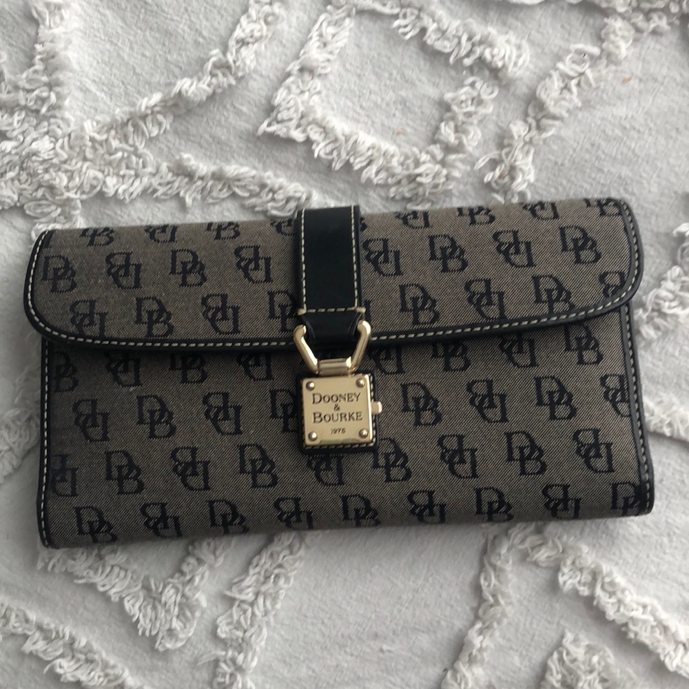 Dooney & Bourke wallet